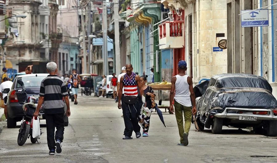 Cuba promete hacer su entorno más atractivo para los inversionistas ante la devaluación del